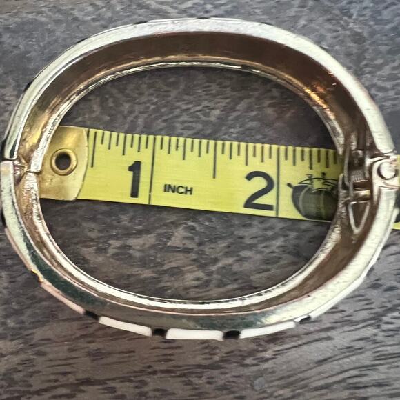 FORNASH Game Day Gecko Black & White Enamel Hinged Bangle Bracelet - Picture 6 of 6